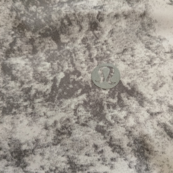 Lululemon leggings and Reebok shorts excellent excellent condition - Picture 2 of 9